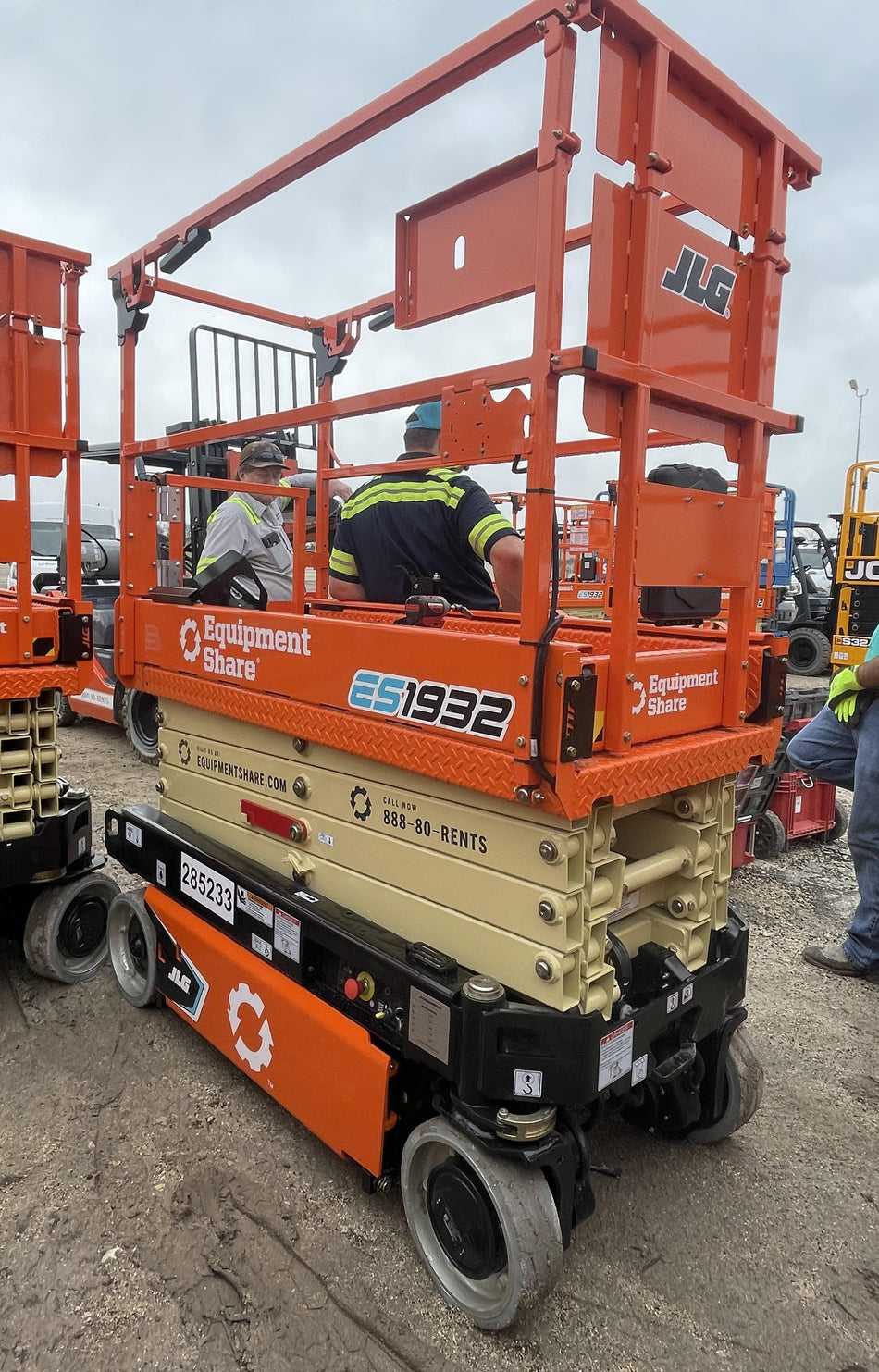 2022 JLG ES1932