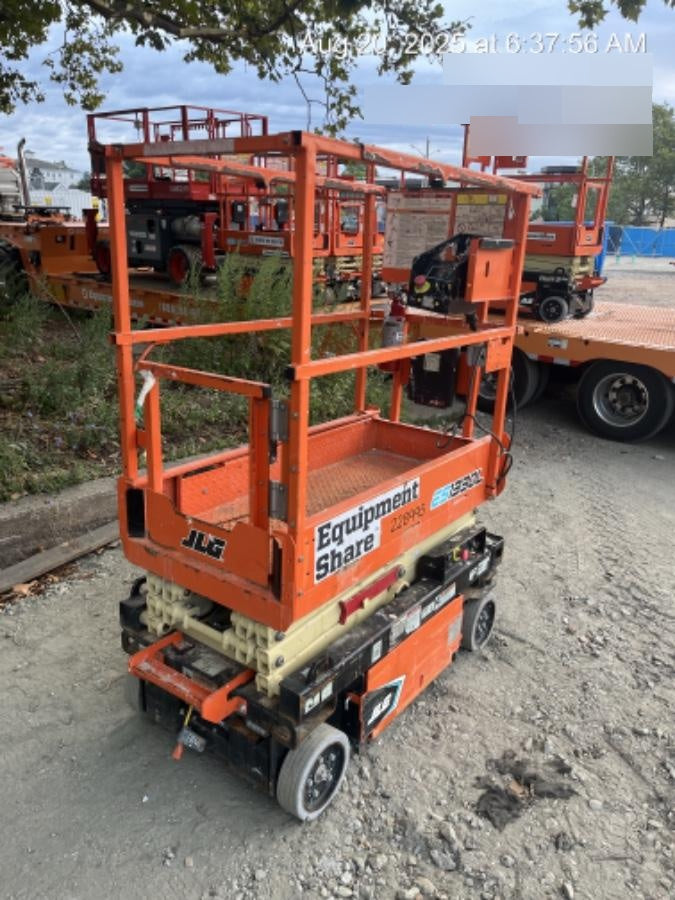 2022 JLG ES1330L