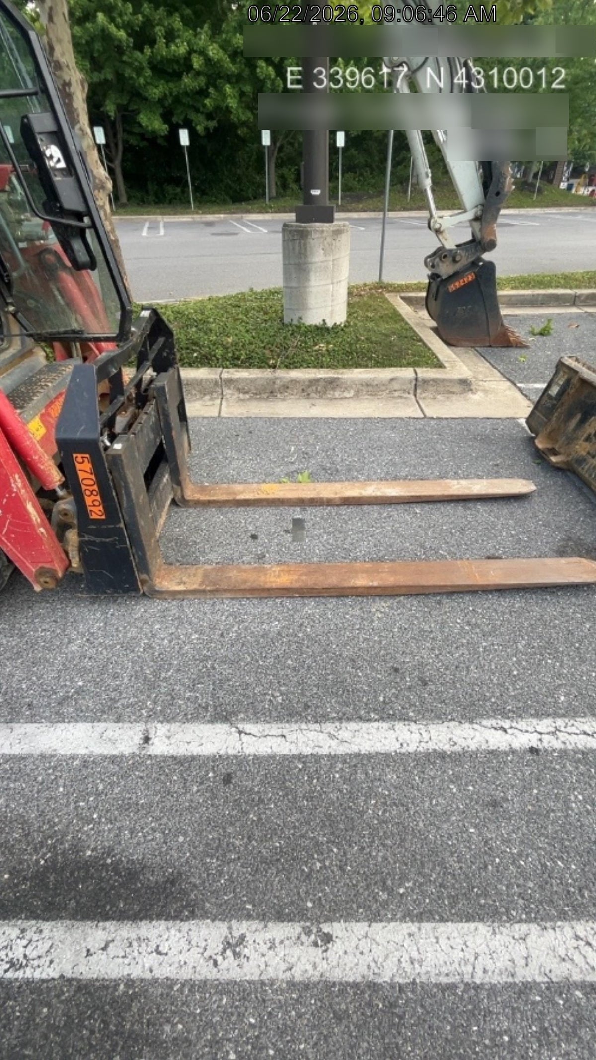2025 ARROW MATERIAL HANDLING 24" Pallet Fork Frame