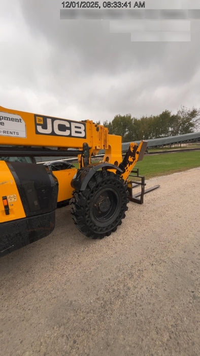 2019 JCB 512-56 109 HP w/CAB/HVAC, Beacon, Aux Hydraulics, Worklights, Solid Tires w/60" Carriage/Forks