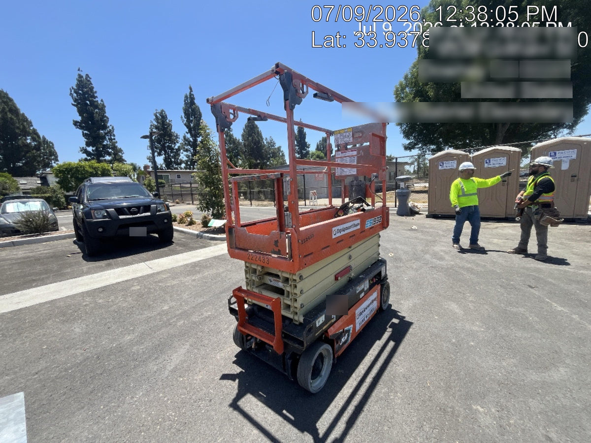 2022 JLG ES1932