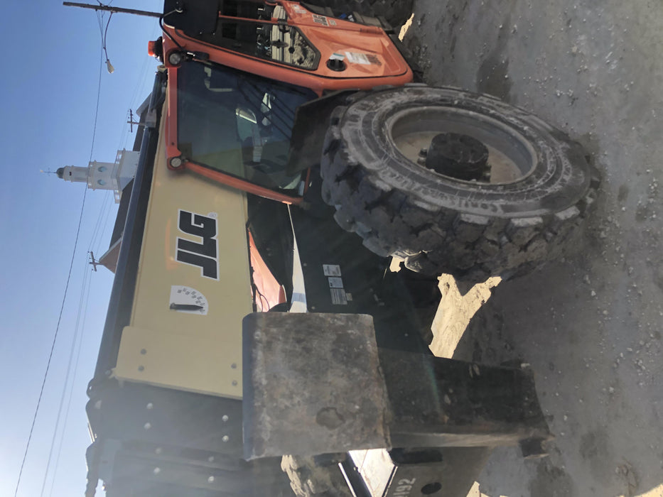 2019 JLG 1255 JLG 1255 T4F w/Full Cab, HVAC, Solid Tires, Work Lights/Beacon, 60" Carriage/Forks