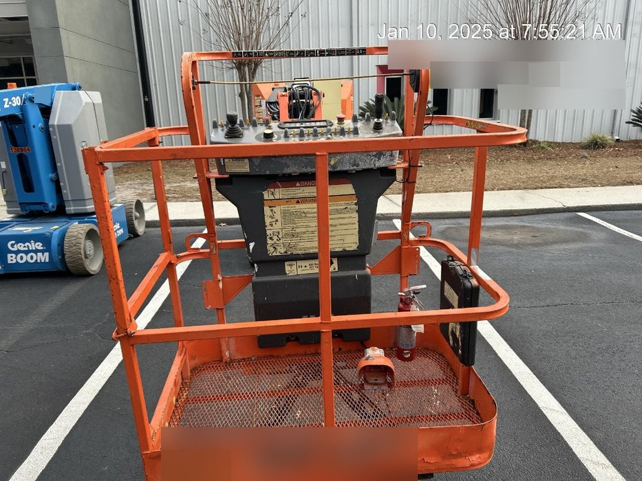 2019 JLG E300AJP