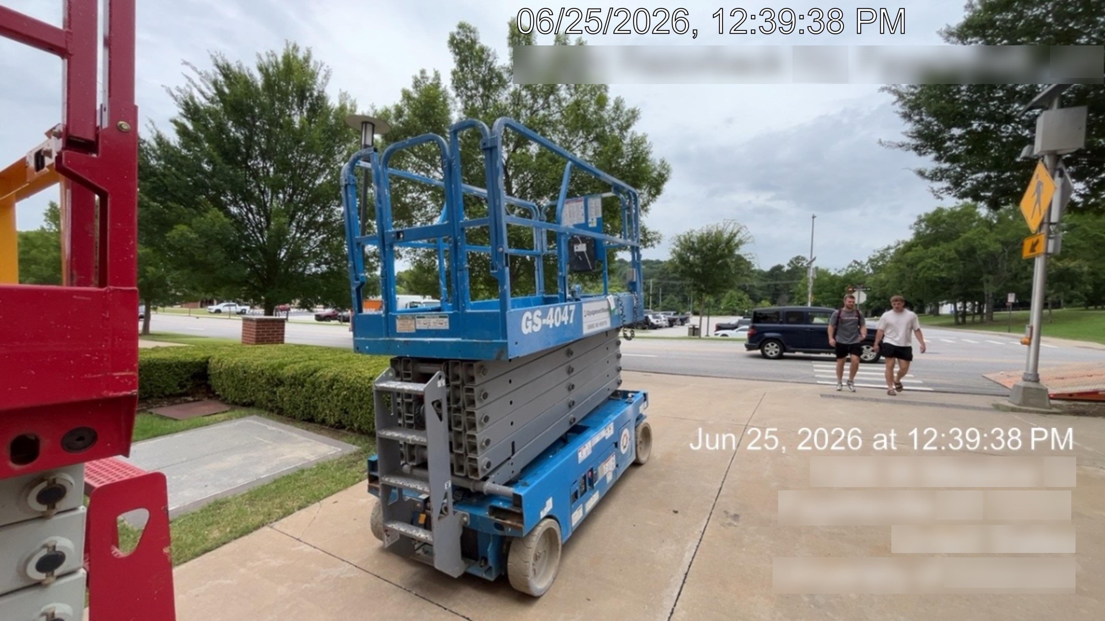 2019 Genie GS-4047 Folding rails with half height swing gate
