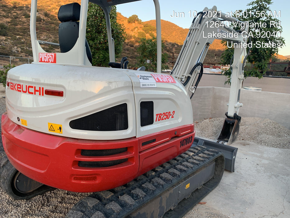 2021 TAKEUCHI TB250-2