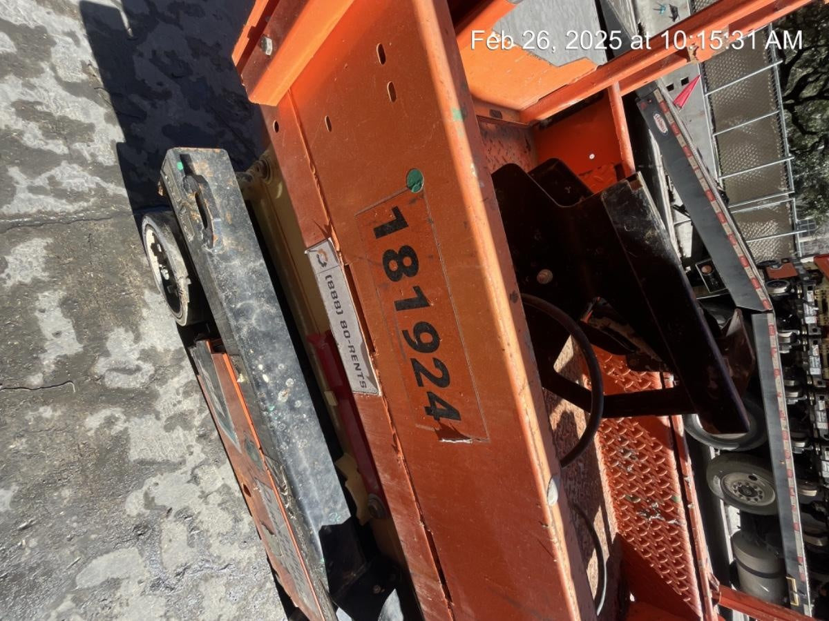 2021 JLG ES1330L