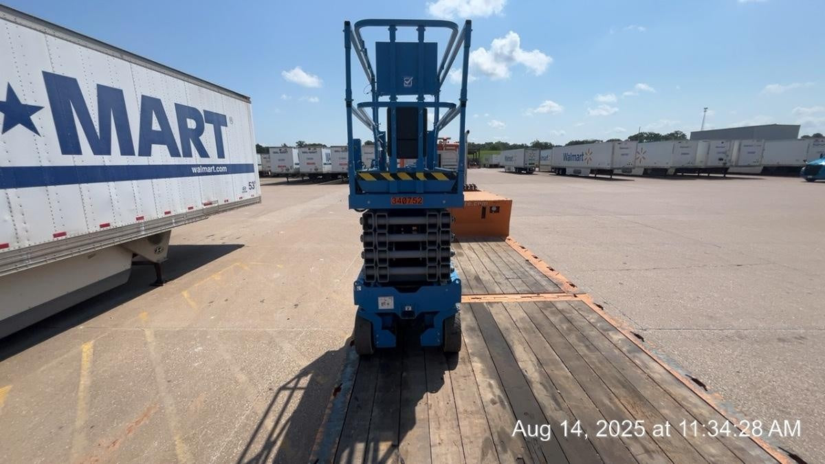 2023 GENIE GS-3232