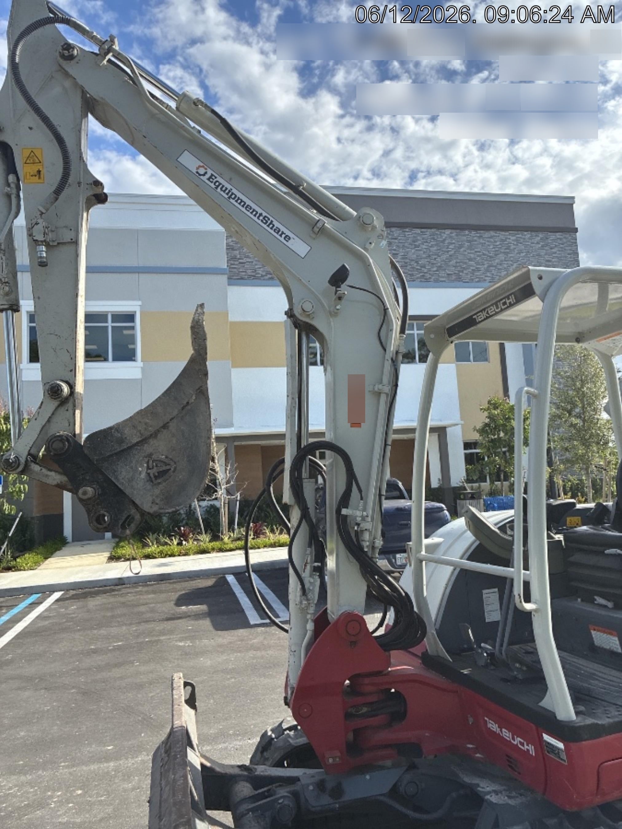 2023 TAKEUCHI TB250-2R