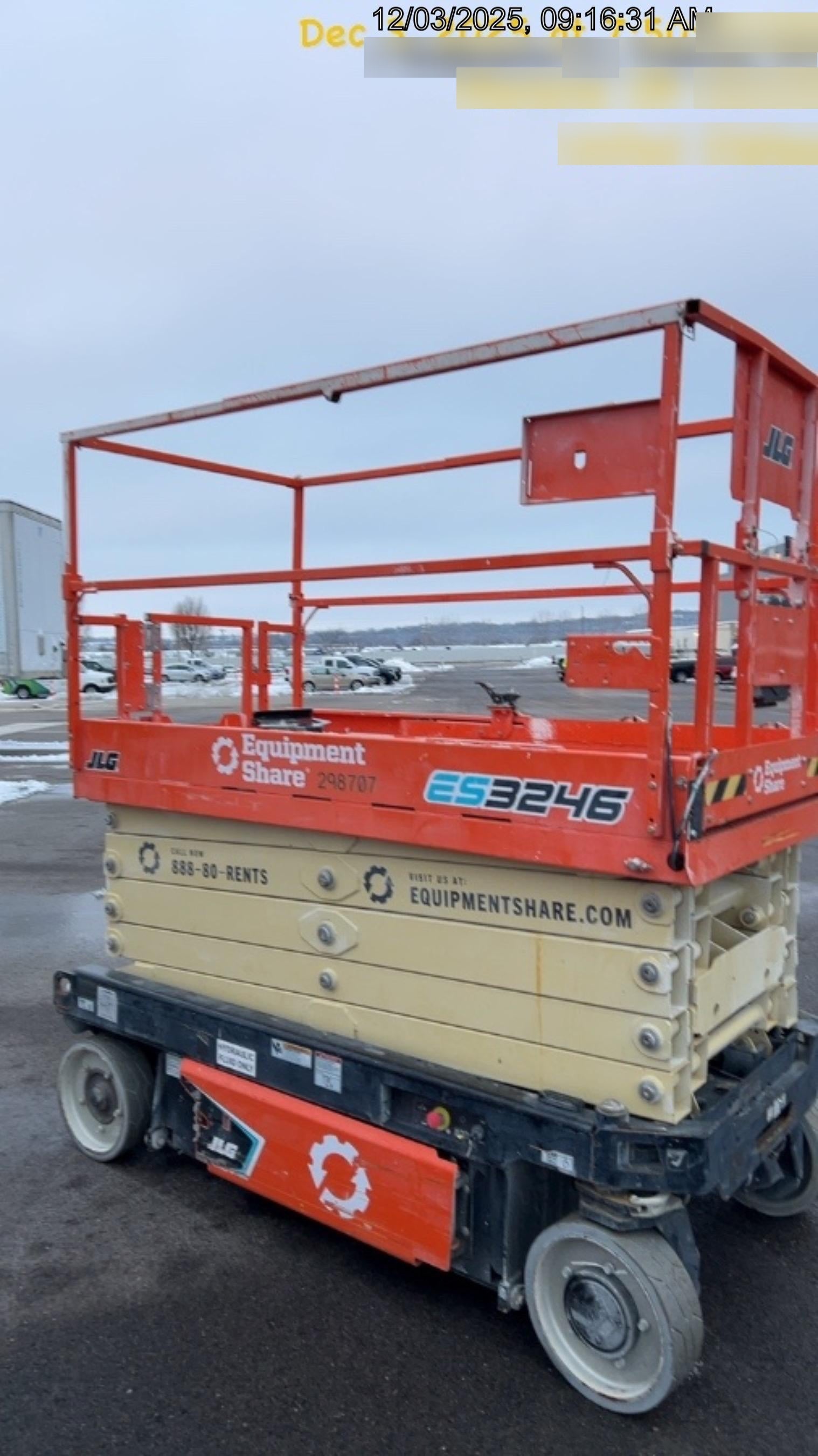 2022 JLG ES3246