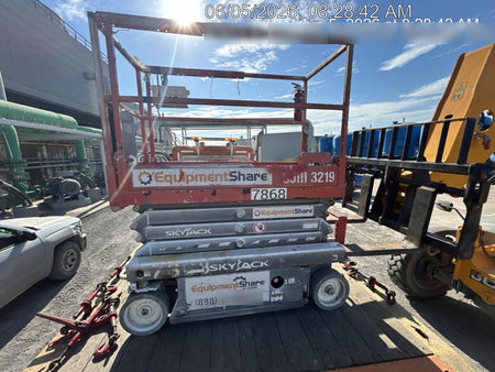 2018 Skyjack SJIII-3219 Skyjack SJIII3219 Scissor Lift w/Trojan Batteries