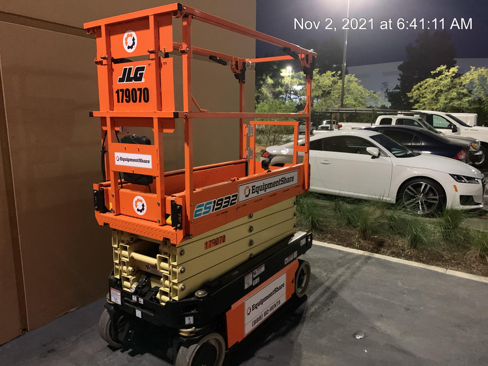 2021 JLG ES1932
