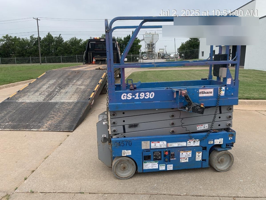 2019 Genie GS-1930 Fixed rails with chain Entry