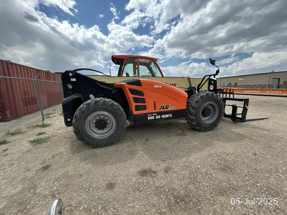 2025 JLG 1732