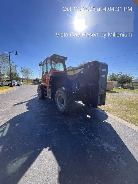 2022 JLG 1075