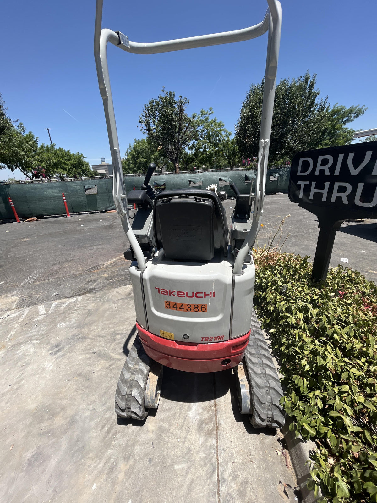 2023 TAKEUCHI TB210R