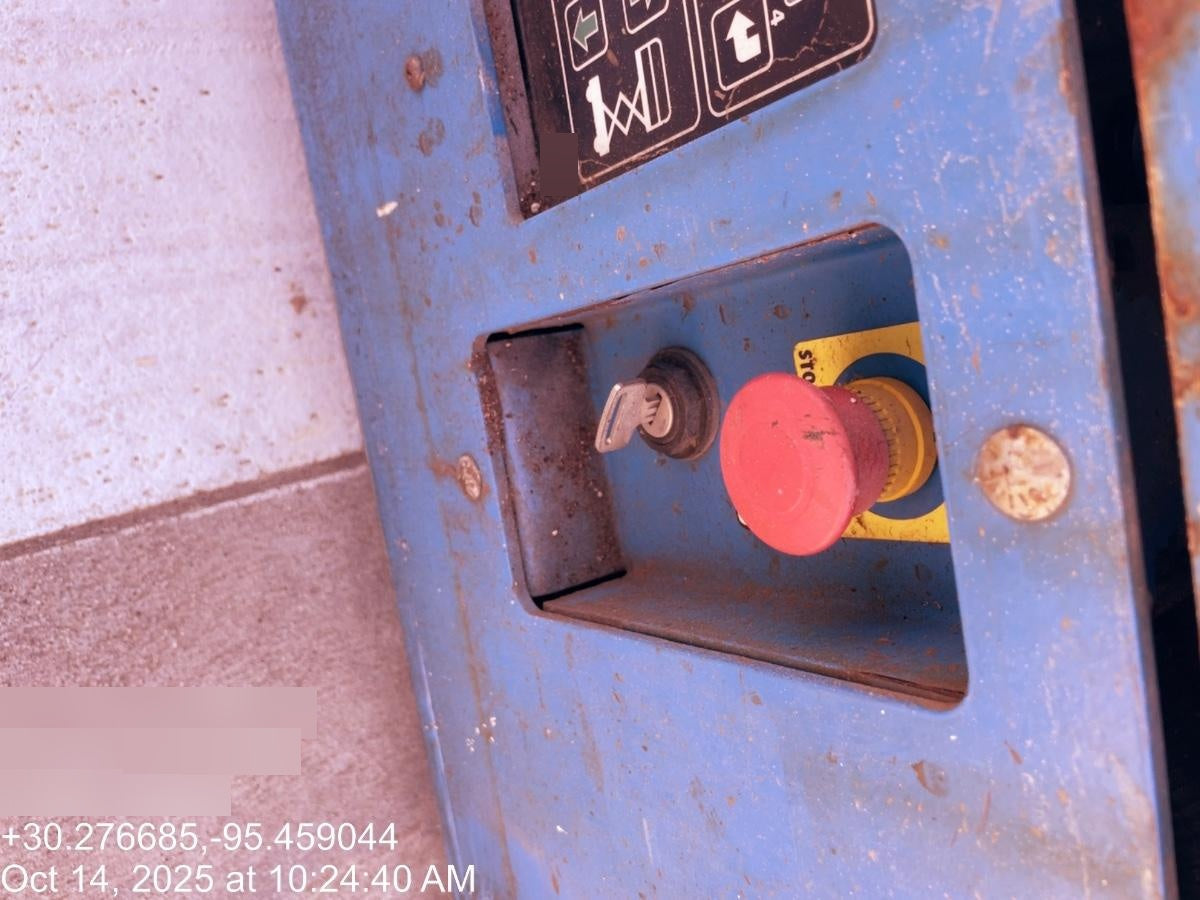 2017 Genie GS-1930 Genie GS-1930 Lift w/Fixed Rail and Chain Entry