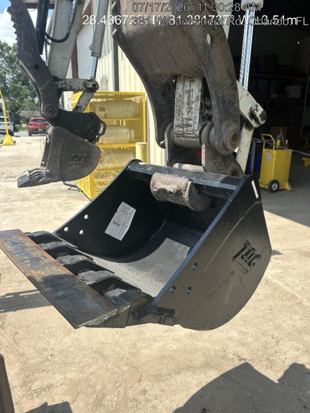 2022 TAKEUCHI TB235-2R