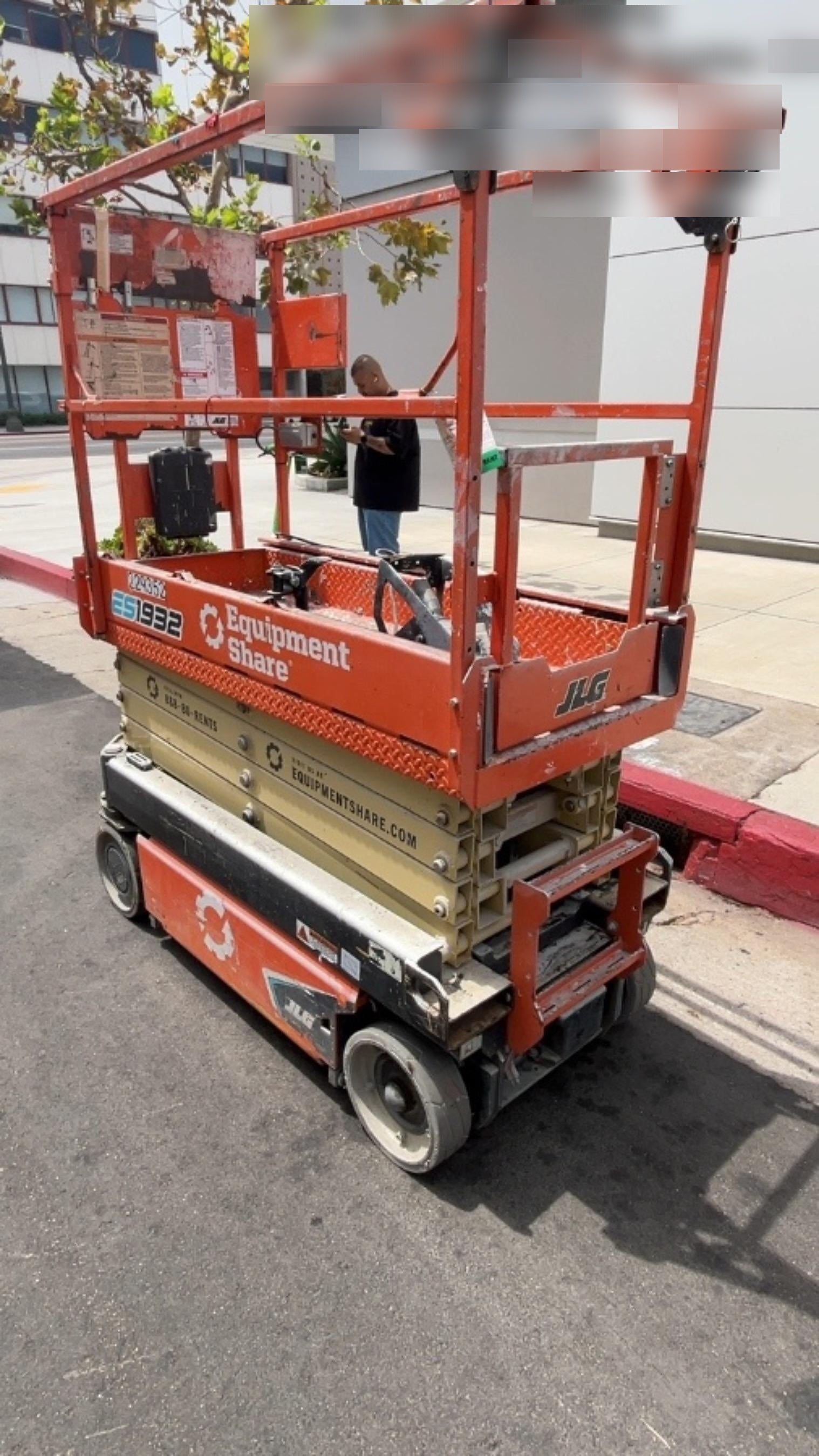 2022 JLG ES1932