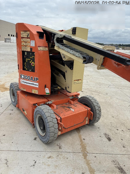2019 JLG E300AJP