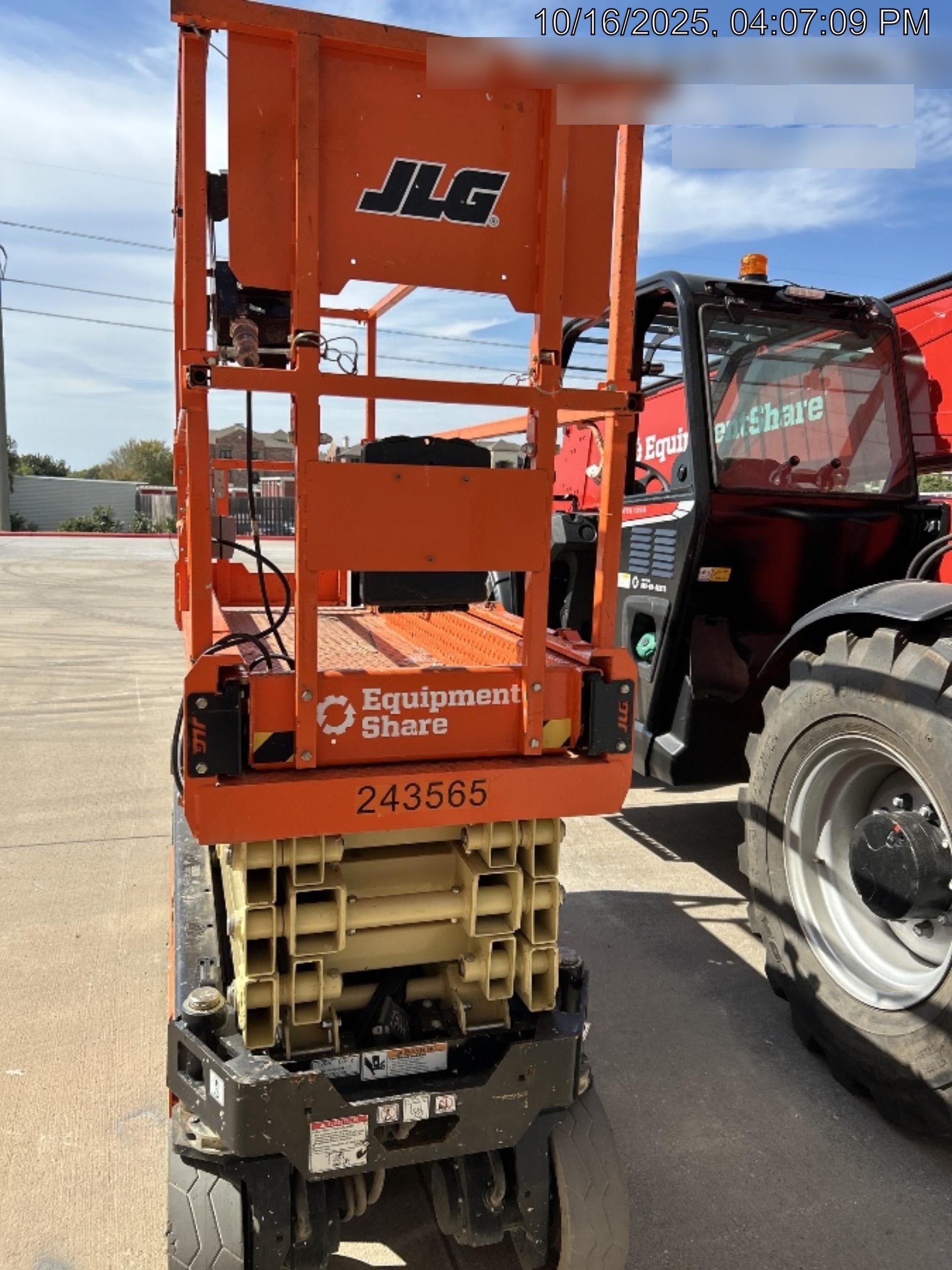 2022 JLG ES2632