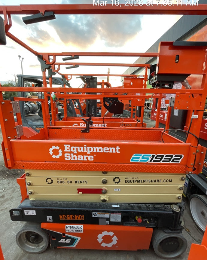 2023 JLG ES1932