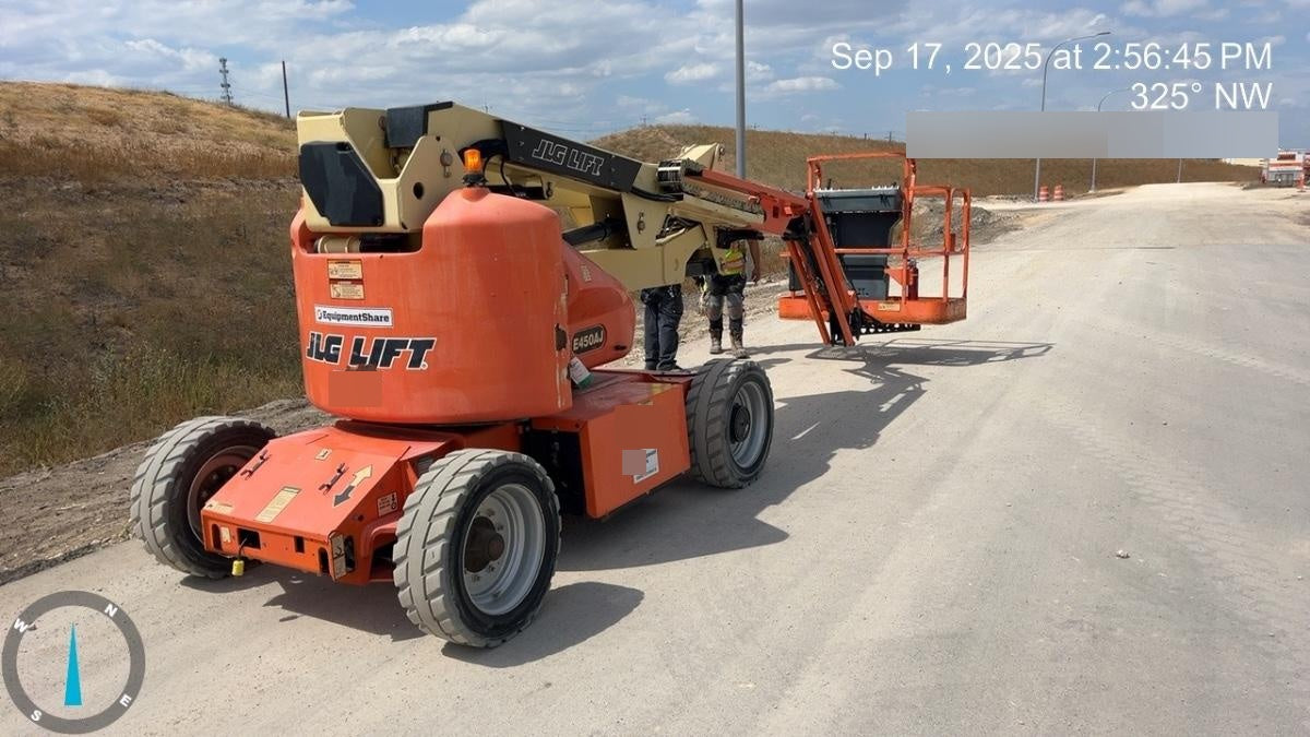 2019 JLG E450AJ