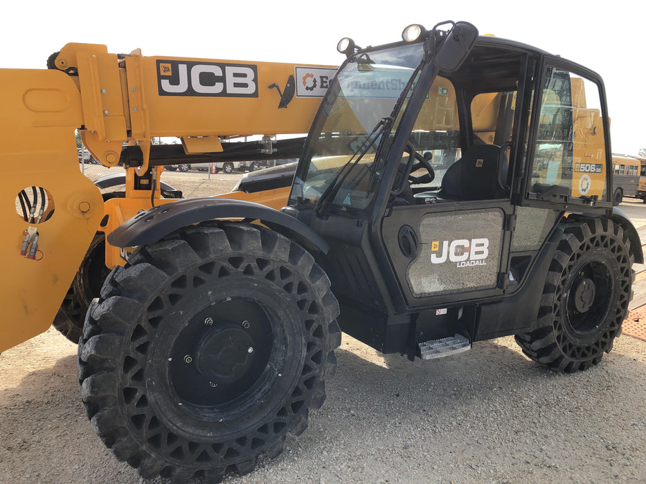 2020 JCB 506-36 Cab/Heat/Air, 74 HP, Solid Tires, STD Worklight, Beacon, Aux Hydraulics, Lifting Eye, Back up Alarm w/48" Carriage/48" Forks