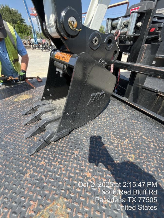 2025 TAKEUCHI 18" HD Bucket - Takeuchi