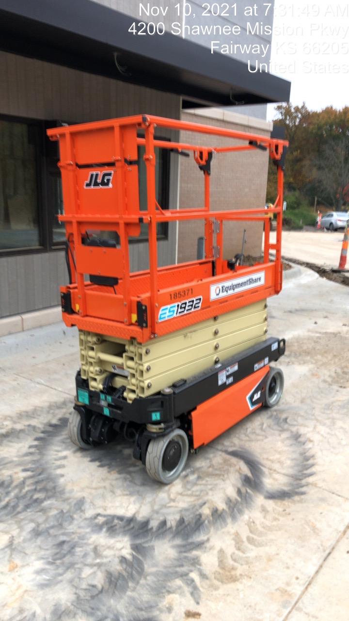 2021 JLG ES1932