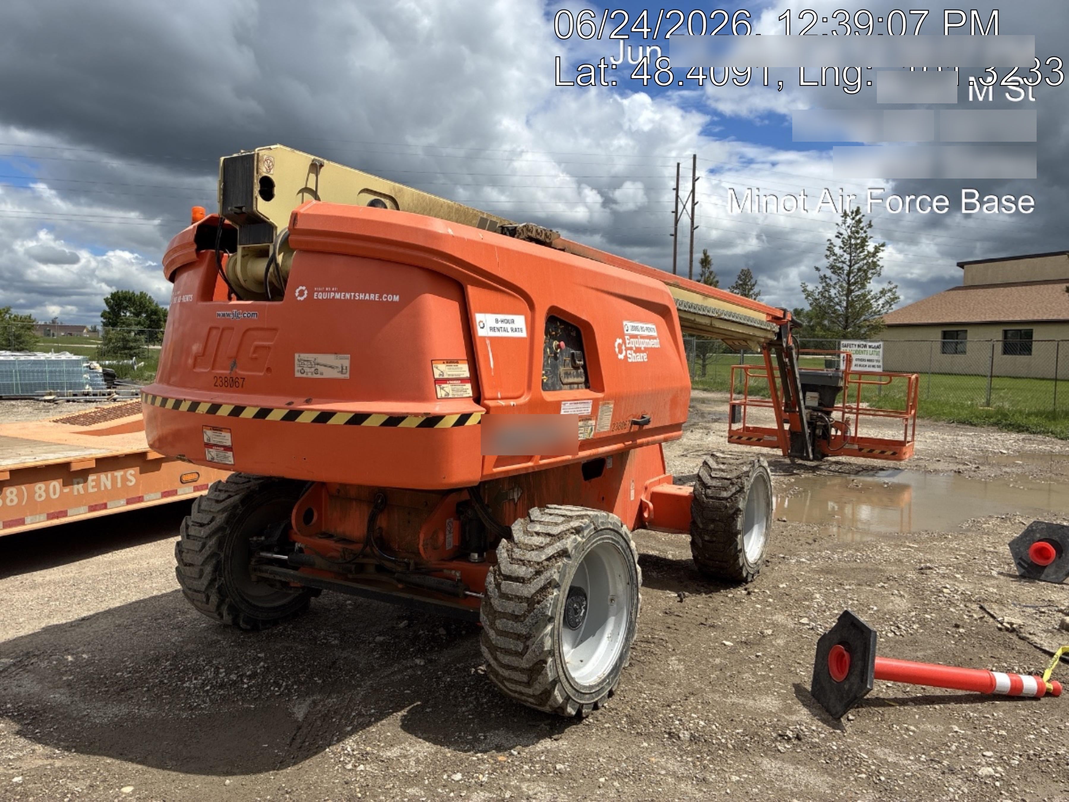 2022 JLG 660SJ