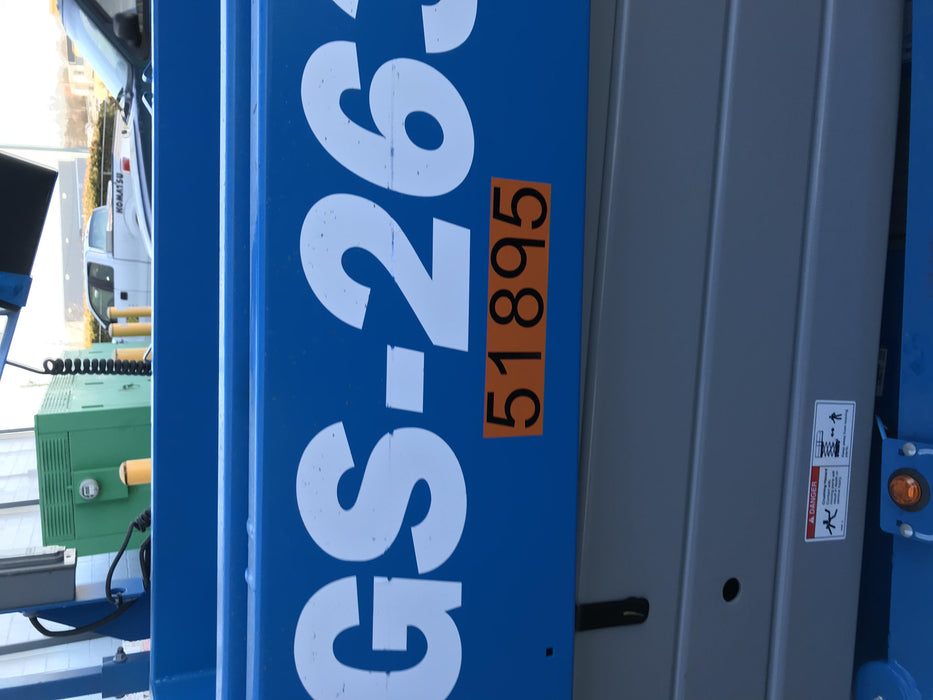 2019 Genie GS-2632 Folding rails with half height swing gate