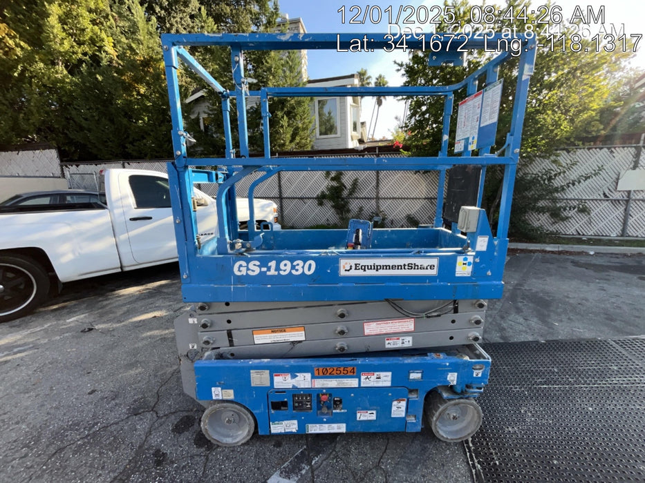 2020 Genie GS-1930 Solid Non Marking Tires, Beacon, Folding rails with half height swing gate, 800W Inverter