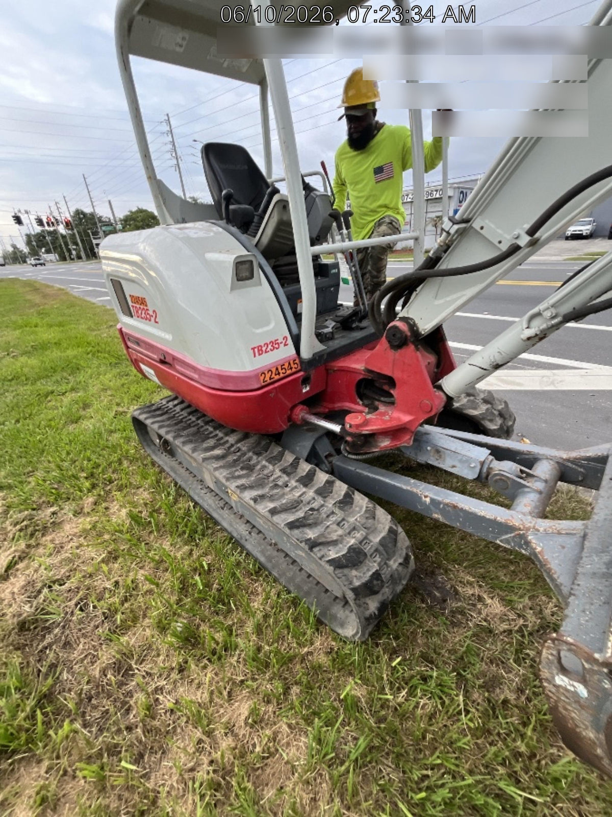 2022 TAKEUCHI TB235-2R