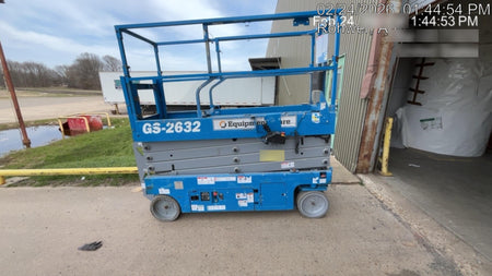 2019 Genie GS-2632 Folding rails with half height swing gate
