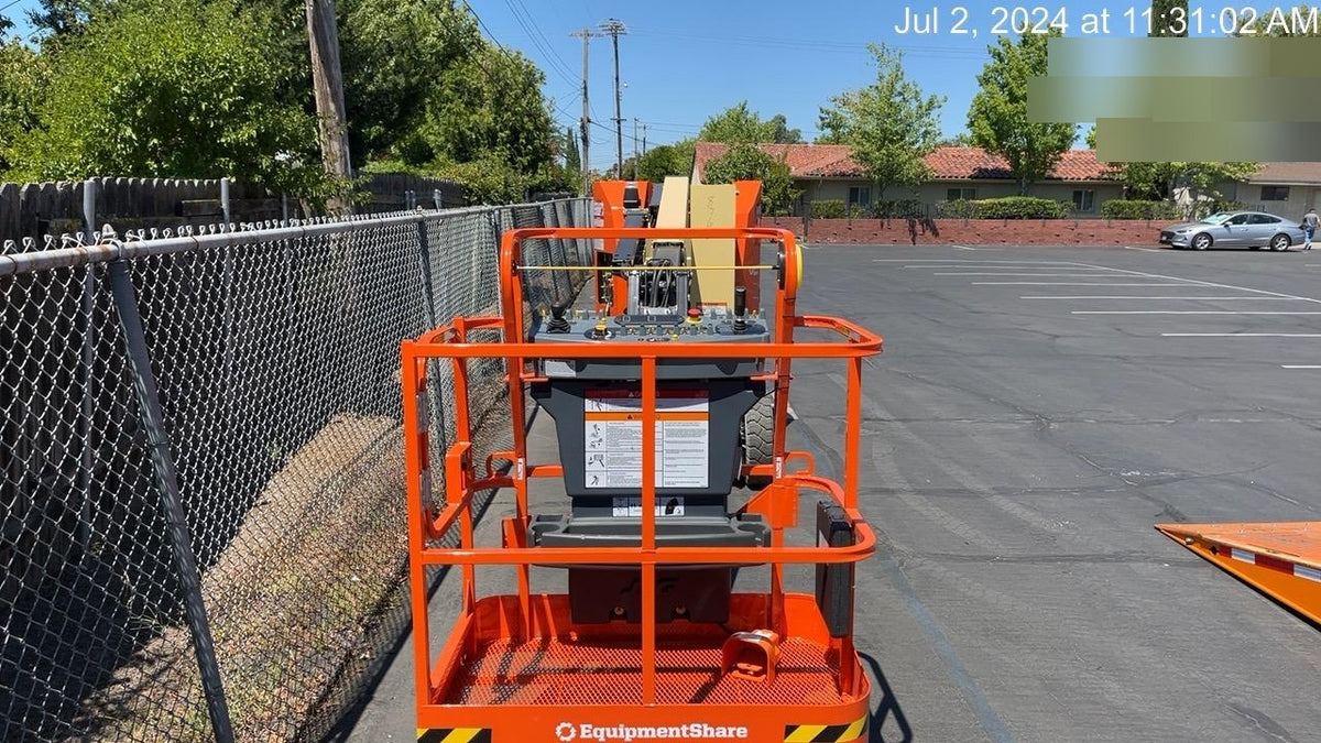 2024 JLG E300AJP