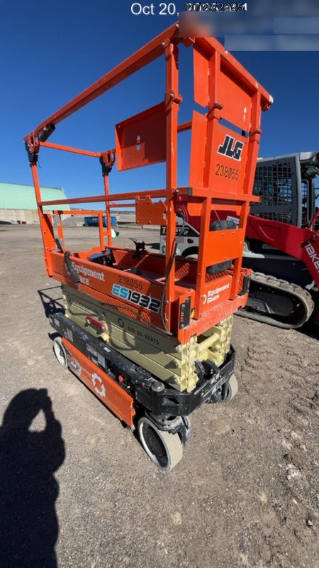 2022 JLG ES1932