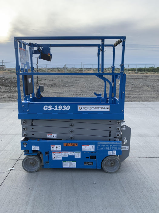 2020 Genie GS-1930 Solid Non Marking Tires, Beacon, Folding rails with half height swing gate, 800W Inverter