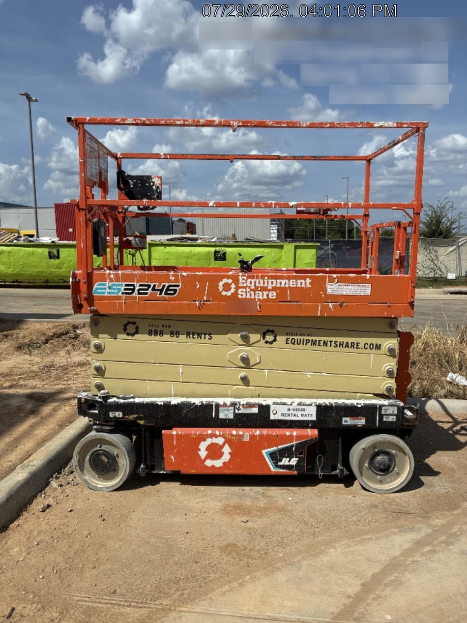 2023 JLG ES3246