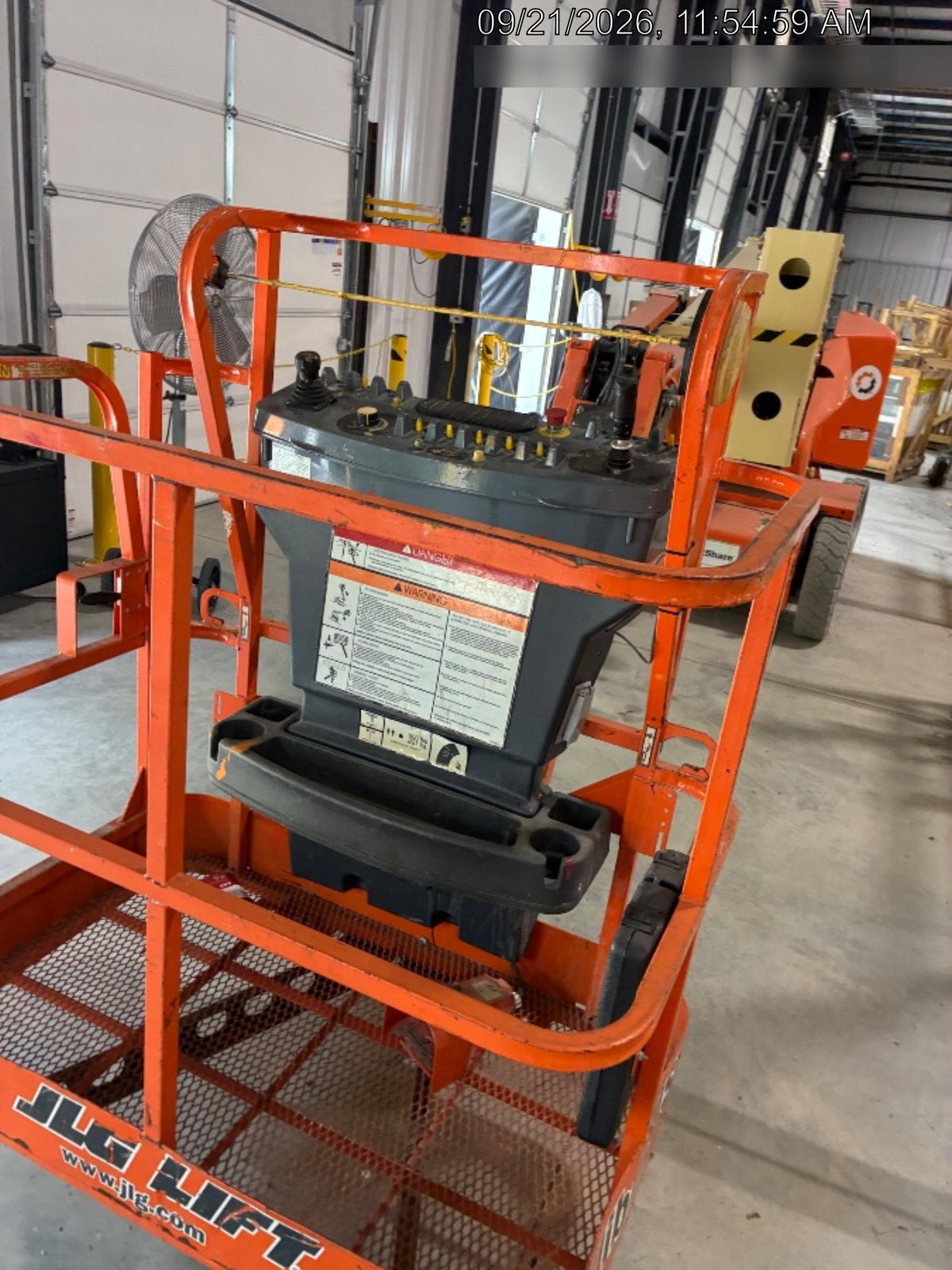 2021 JLG E400AJP Narrow