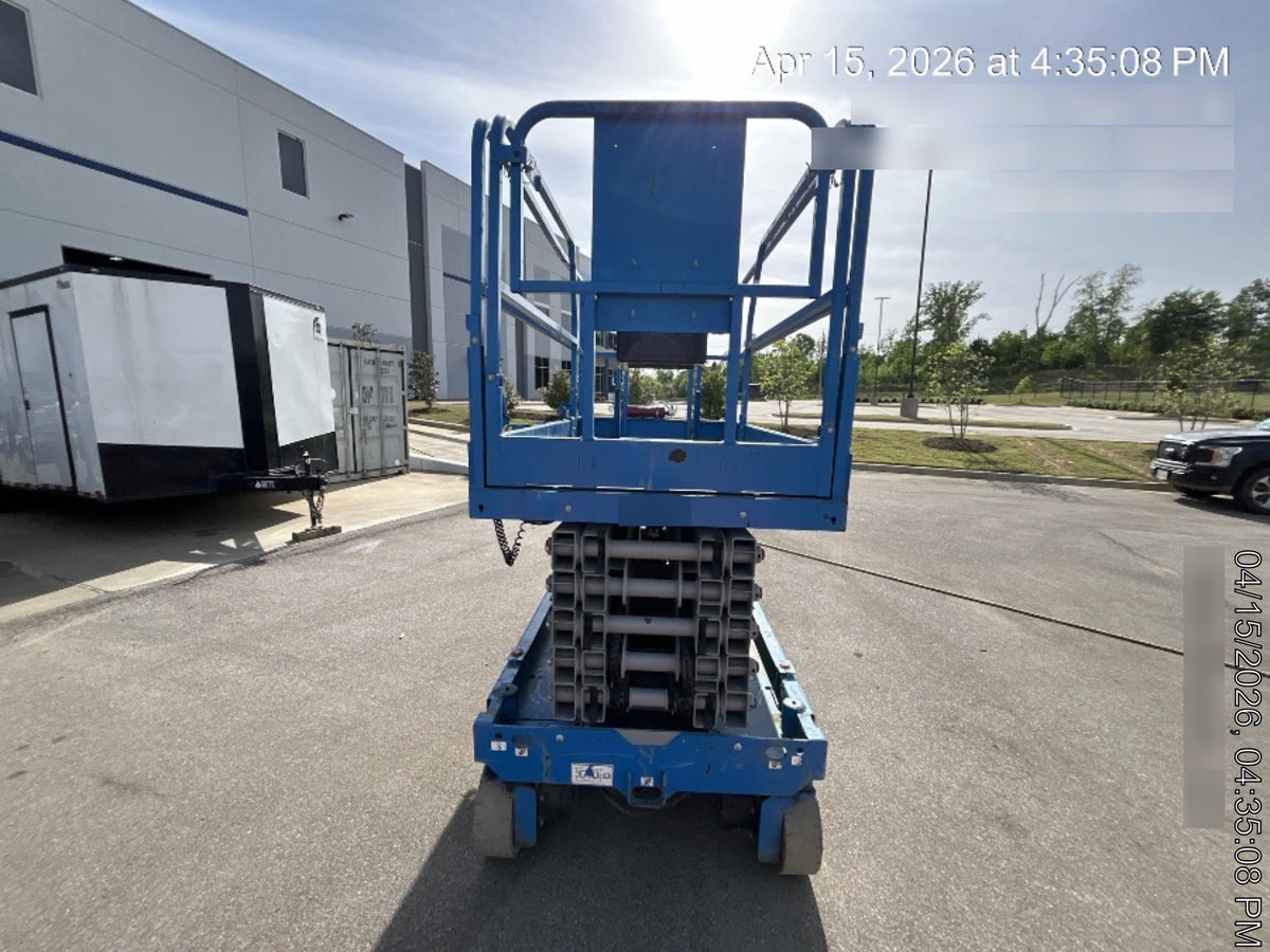 2019 Genie GS-4047 Folding rails with half height swing gate