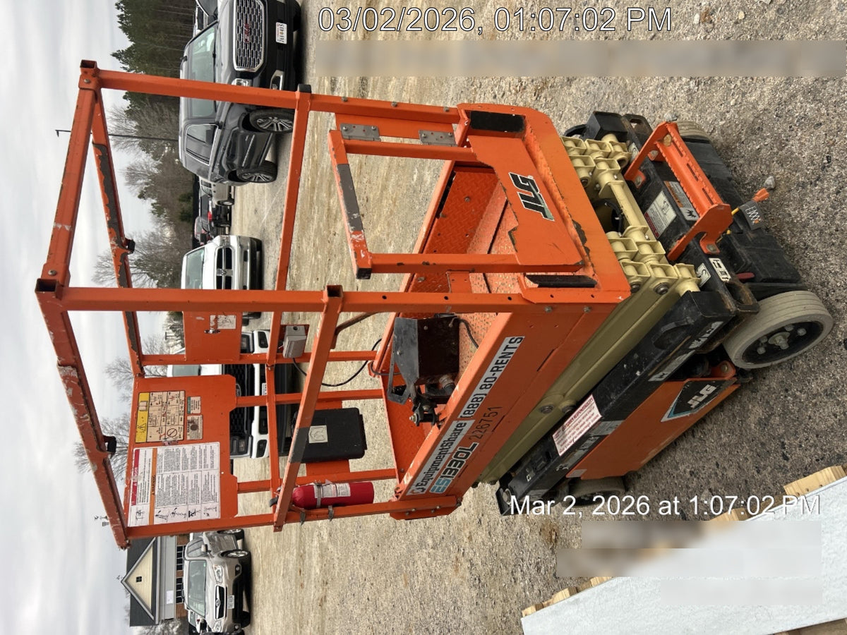 2022 JLG ES1330L