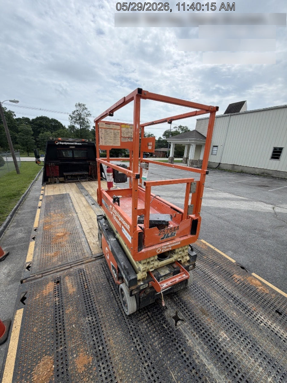 2022 JLG ES1330L