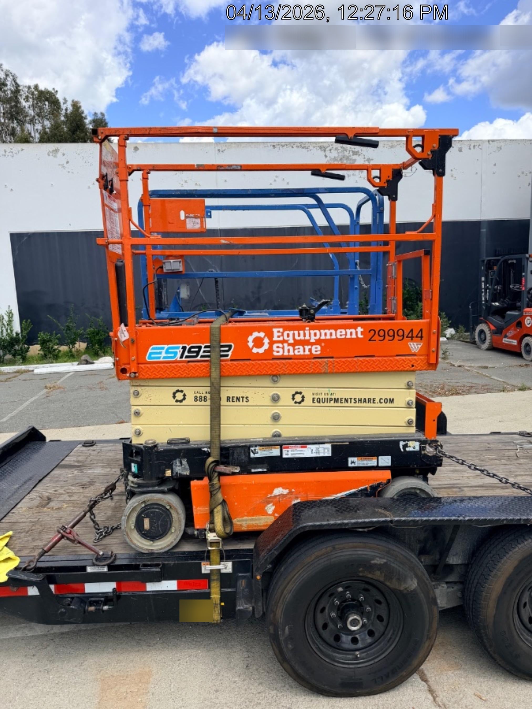 2023 JLG ES1932