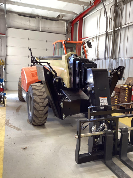 2023 JLG 1075
