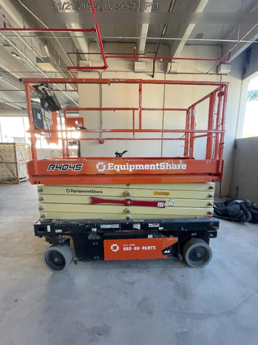 2022 JLG R4045