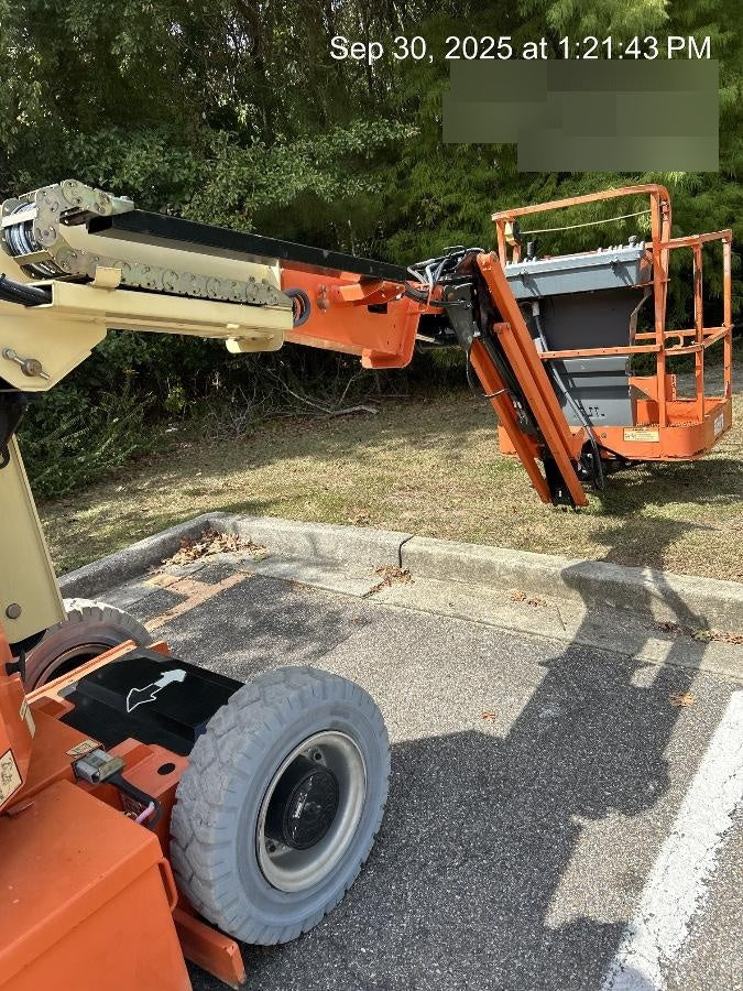 2019 JLG E300AJP