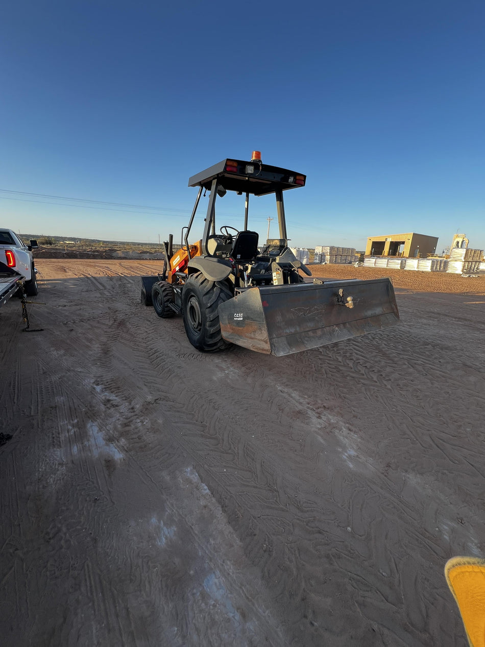 2019 Case 570N EP Canopy, 4WD, GP Front Bucket, Dual Tilt Cylinder, 84" Box Blade w/ Scarifier, Wheel Weights, Beacon
