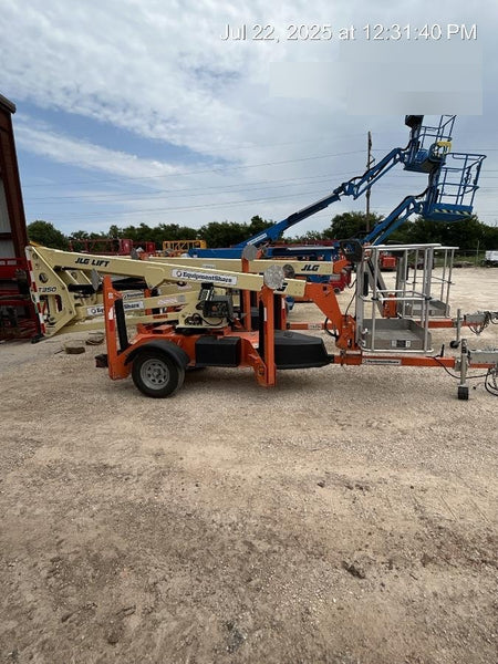 2022 JLG T350