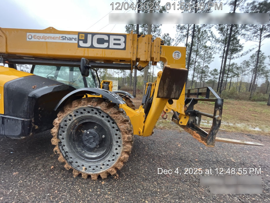 2019 JCB 512-56 109 HP w/CAB/HVAC, Beacon, Aux Hydraulics, Worklights, Solid Tires