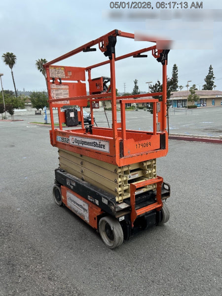 2021 JLG ES1932